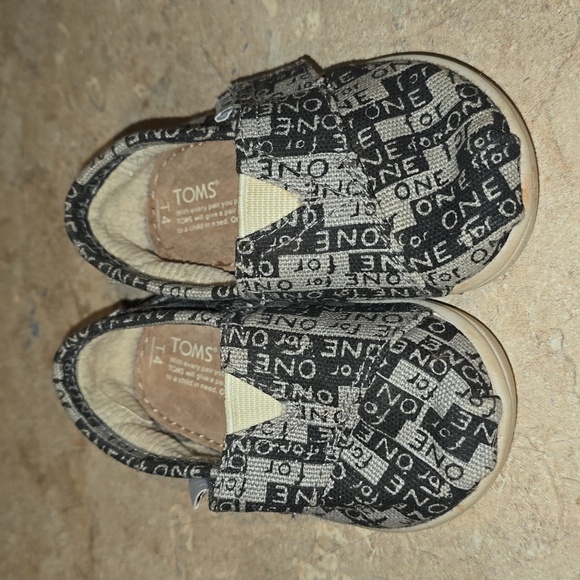 Toms Other - TOMS baby shoe's